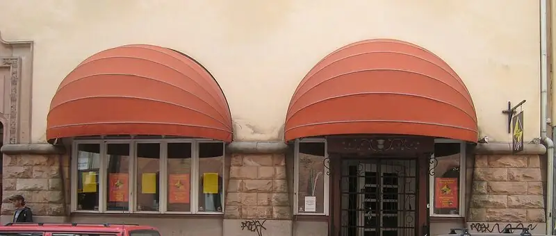 Norra Brunn's front on Surbrunnsgatan 33, Stockholm, under its two red awnings